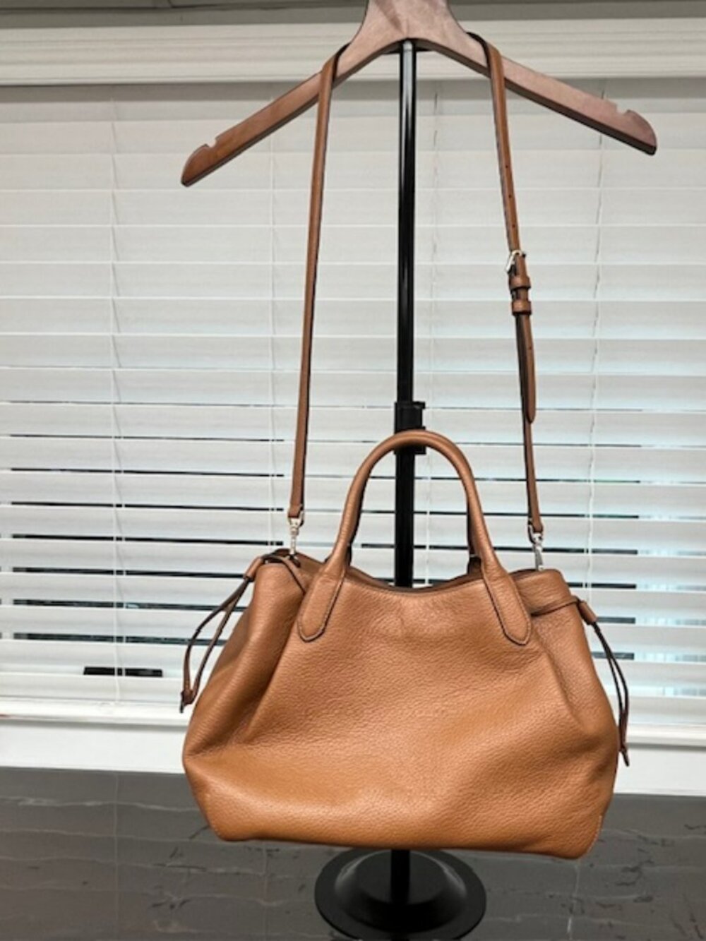 Kate Spade Bag - lots of pockets! - Picture 4 of 10